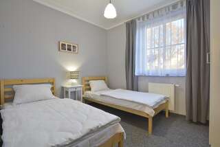 Отели типа «постель и завтрак» Willa Pod Dębami Кудова-Здруй Улучшенные апартаменты с 2 спальнями-2